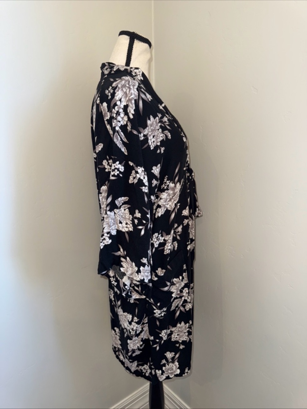 Robe - Picture 8 of 10